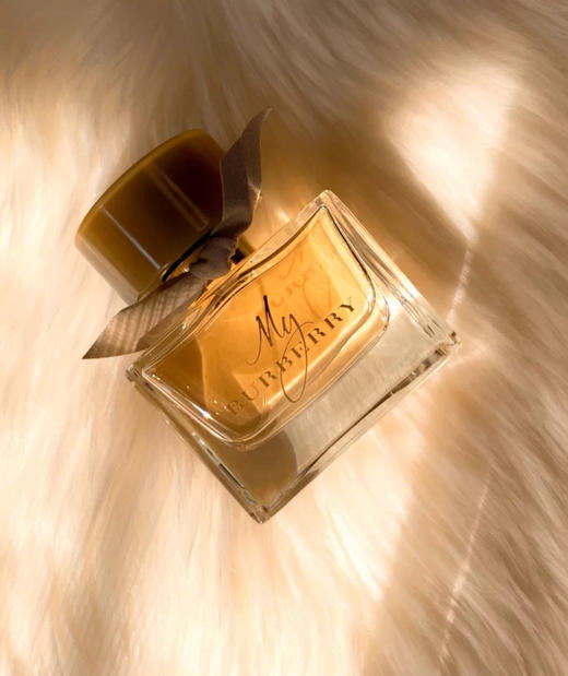 【越南版巴宝莉香水】正装90ml 留香好久 第二天手腕还有余香 My burberry 系列的香水，简直是人间值得 ▲光是瓶口纽扣的设计就让我爱了，花果香调/东方花香调两个味道可选择 商品图1