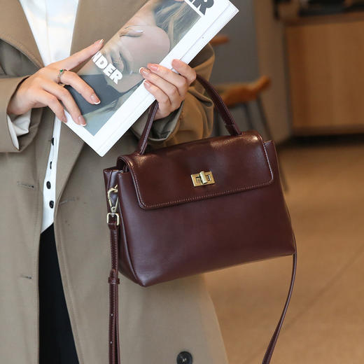 【预售3天】2025新款时尚百搭女包镜面手提方包8805-D 商品图4