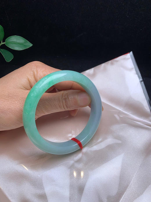 612873，57.8果绿底正圈手镯、大半圈带绿底色，干净清新 商品图5