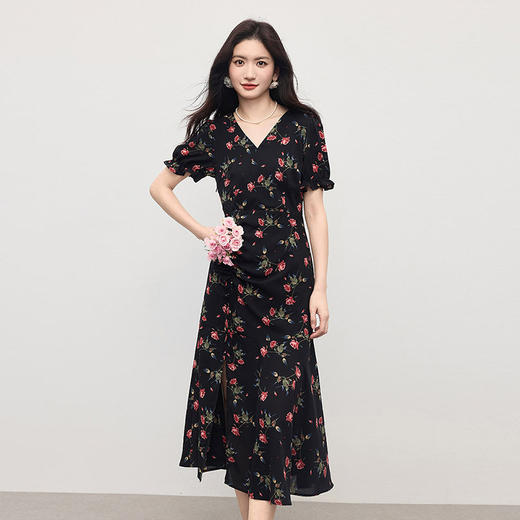【夏季新品】熙世界法式仿真丝玫瑰碎花连衣裙女高级感泡泡袖V领长裙2025夏天 商品图2