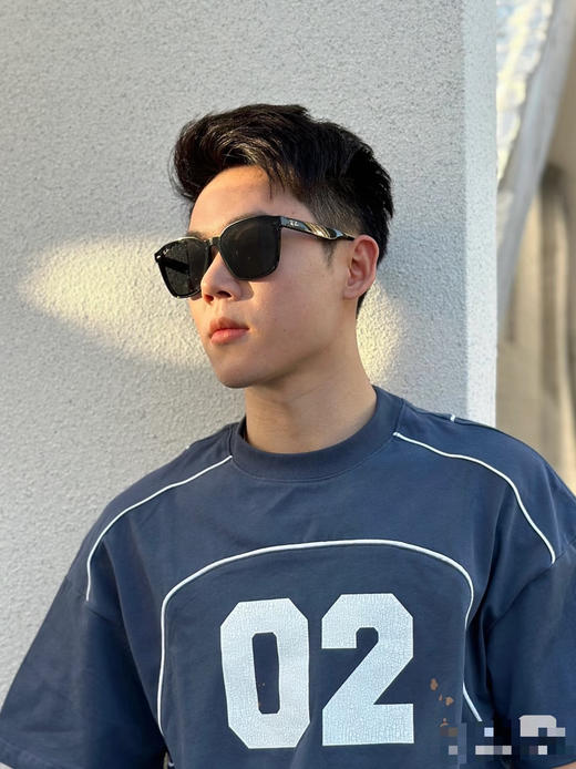 深圳代工厂尾单！ RayBan雷朋 太阳眼镜  发售价格1170元。国内唯一一个雷朋代工厂
正经尾单，无包装 分男女款。
小号女款，大号男款。 商品图13