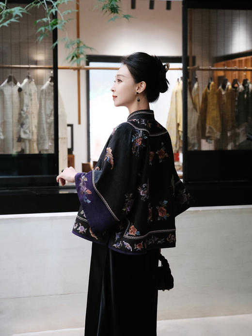 盛唐牡丹| 真丝龟纹香云纱手绣偏襟上衣 商品图3