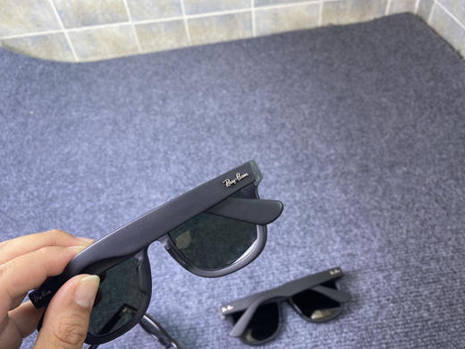 深圳代工厂尾单！ RayBan雷朋 太阳眼镜  发售价格1170元。国内唯一一个雷朋代工厂
正经尾单，无包装 分男女款。
小号女款，大号男款。 商品图6