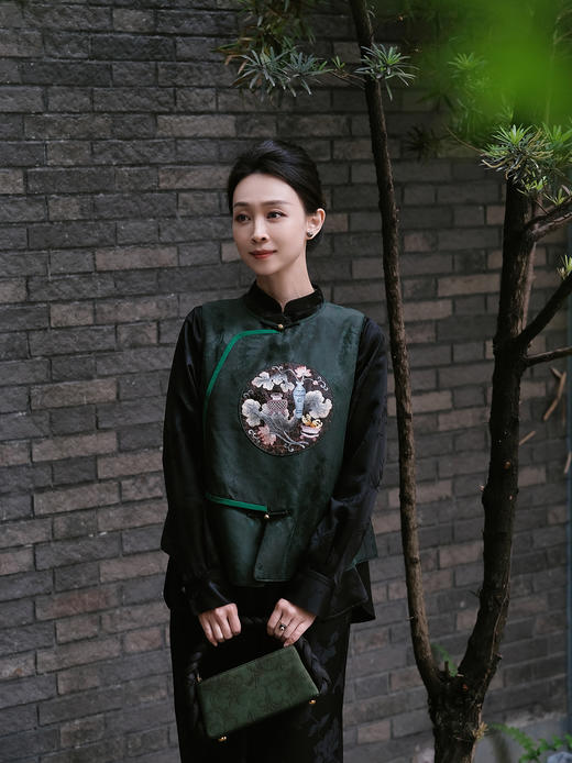 盛唐牡丹 |真丝香云纱手绣偏襟马甲 商品图0