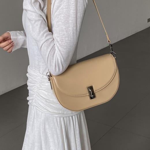 【预售3天】2025时尚百搭高级质感马鞍包单肩斜挎锁扣通勤小众女包yww6112 商品图2