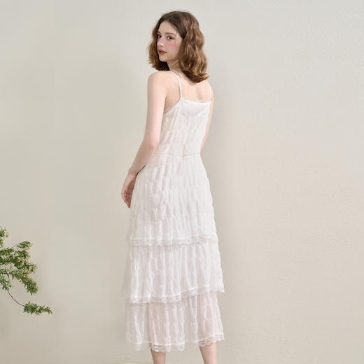西遇吊带蕾丝蛋糕裙女夏季新款海边度假风法式v领连衣裙SS150345 商品图4