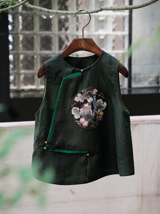 盛唐牡丹 |真丝香云纱手绣偏襟马甲 商品图3