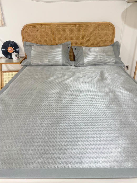 【维科家纺】缤纷菱格凉感抑菌冰丝席 商品图1