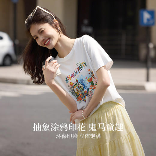 【专属特价】熙世界休闲涂鸦印花T恤女短袖宽松圆领正肩上衣ins潮2025夏日新款 商品图1