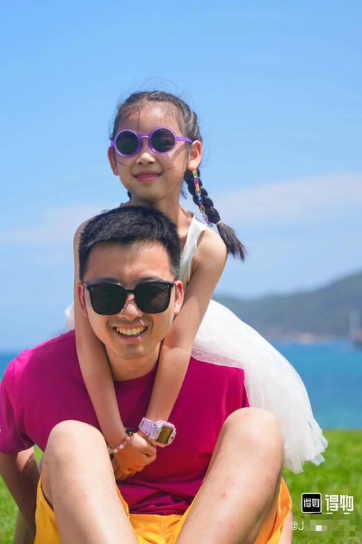 深圳代工厂尾单！ RayBan雷朋 太阳眼镜  发售价格1170元。国内唯一一个雷朋代工厂
正经尾单，无包装 分男女款。
小号女款，大号男款。 商品图14