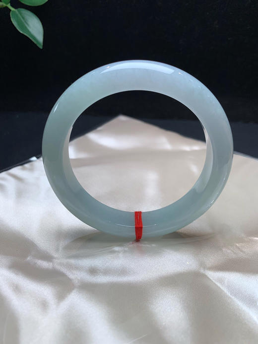 612878，58.8晴绿底手镯 ，大半圈浅绿底，局部带些淡紫，整体干净清新，很秀气 商品图2