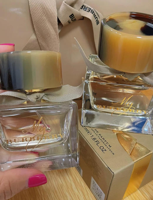 【越南版巴宝莉香水】正装90ml 留香好久 第二天手腕还有余香 My burberry 系列的香水，简直是人间值得 ▲光是瓶口纽扣的设计就让我爱了，花果香调/东方花香调两个味道可选择 商品图3