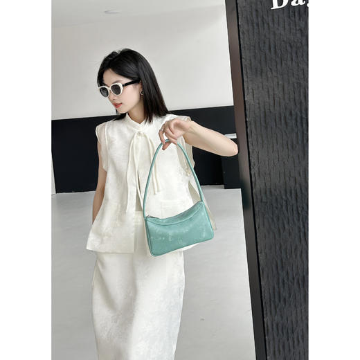 【预售3天】新中式腋下包小众包百搭新款单肩包中国风高级感绸缎包女M66019 商品图7