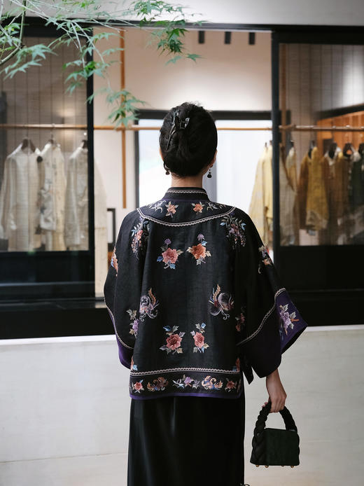 盛唐牡丹| 真丝龟纹香云纱手绣偏襟上衣 商品图2