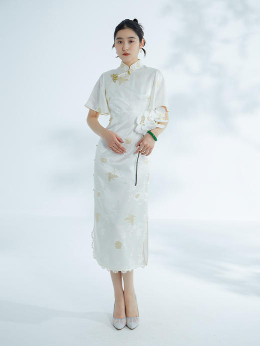 荷言HEYEN 芷露 真丝蝴蝶织金提花旗袍米白色小喇叭袖手工盘扣高级定制 商品图1