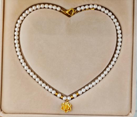 【黄金玫瑰项链】黄金玫瑰贝珠项链 黄金足金999玫瑰花，送给妈妈母亲节礼盒，附赠礼盒，可代写贺卡【金重约0.50克，一口价】送妈妈送礼推荐；【附赠礼盒包装】可留言代写祝福卡片！ 商品图4