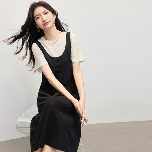 【五折购】熙世界夏日穿搭套装女2025新款肌理感短袖T恤U领吊带连衣裙两件套 商品图3