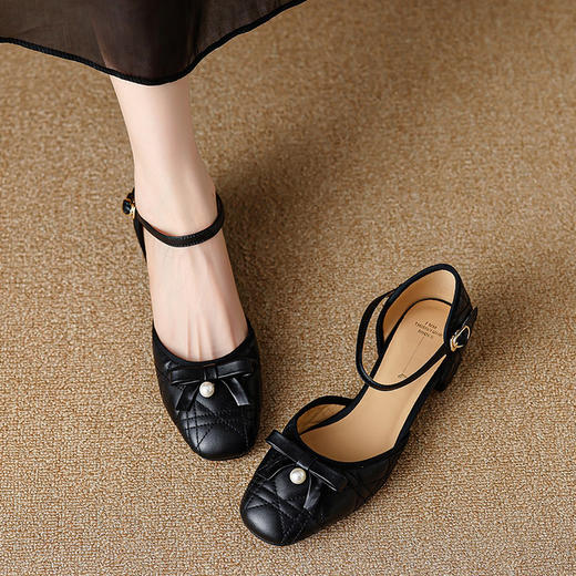 【预售5天】小香风真皮蝴蝶结粗跟包头凉鞋女夏季新款圆头中跟一字带时装凉鞋HCYYHD&6064 商品图4