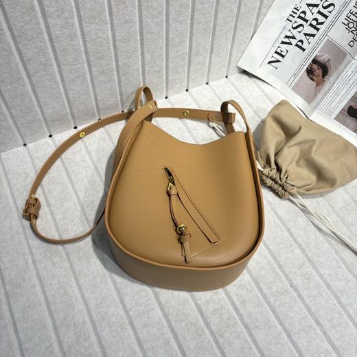 【预售3天】2025新款光滑中号水桶包时尚手提斜跨单肩包LM8068 商品图1