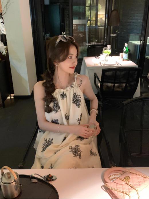 🎯温柔到骨子里的【澳克里斯天丝提花清冷感重工刺绣套装】❗️上身一整个清冷气质的温柔感~ ✅每次穿出门都被追着问链接📢那种被夸到不好意思的快乐，全靠它给 商品图5