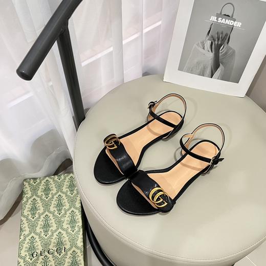 点此购买 古驰春季女士经典平底凉鞋 dx 317777 商品图3