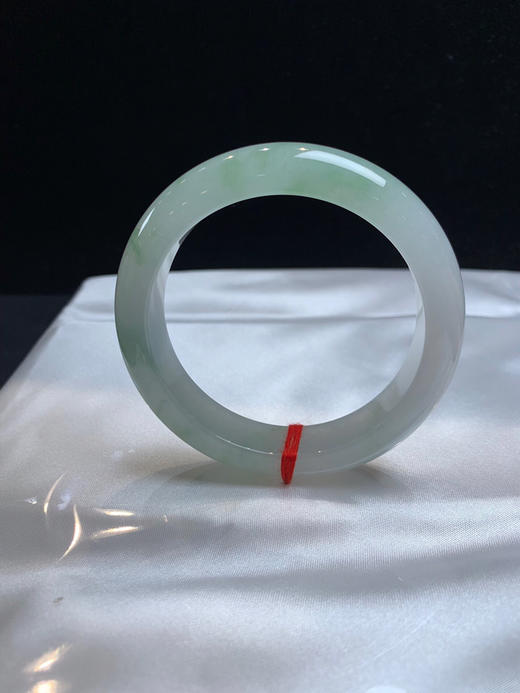 612877，54.5冰飘绿手镯，整体清新干净，飘菠菜绿 条形也不错 ，很均匀 商品图5