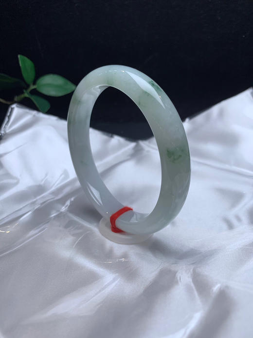 612874，60.5飘花手镯，底细腻，大半圈飘蓝花 商品图3