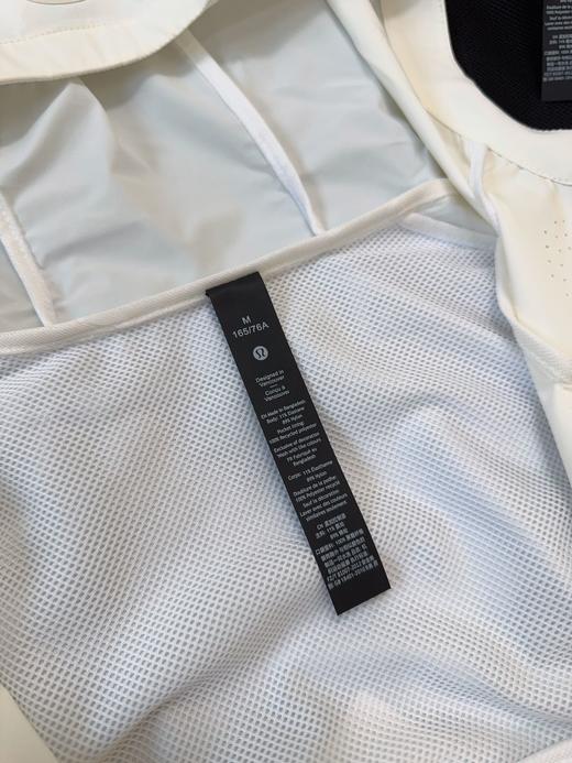 点此购买 lululemon露露春夏季男女训练款连帽防晒外套 ggd 317799 商品图13