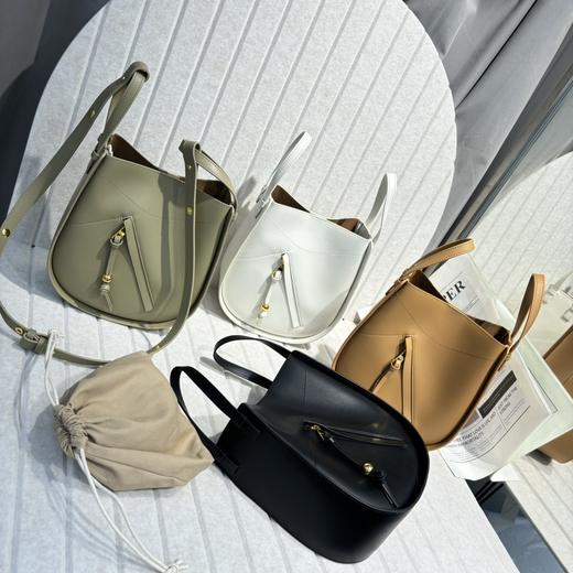 【预售3天】2025新款光滑中号水桶包时尚手提斜跨单肩包LM8068 商品图3