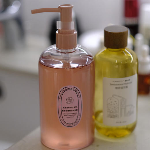 【奕虹定制芳疗师紫草玫瑰精油沐浴露】玫瑰花香，滋润不拔干，泡沫绵密，4种透明质酸全方位保护肌肤，成分天然温和安全到3岁以上儿童可用于洗发和沐浴 商品图3