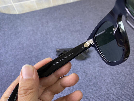 深圳代工厂尾单！ RayBan雷朋 太阳眼镜  发售价格1170元。国内唯一一个雷朋代工厂
正经尾单，无包装 分男女款。
小号女款，大号男款。 商品图9