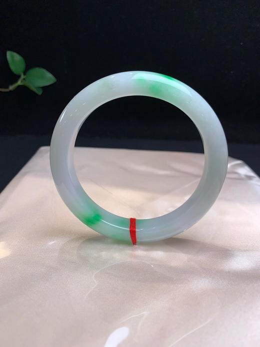 612876，62.5飘阳绿手镯、非常清新秀气，底妆很均匀，二处飘阳绿色 商品图3