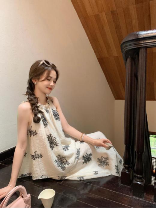 🎯温柔到骨子里的【澳克里斯天丝提花清冷感重工刺绣套装】❗️上身一整个清冷气质的温柔感~ ✅每次穿出门都被追着问链接📢那种被夸到不好意思的快乐，全靠它给 商品图4