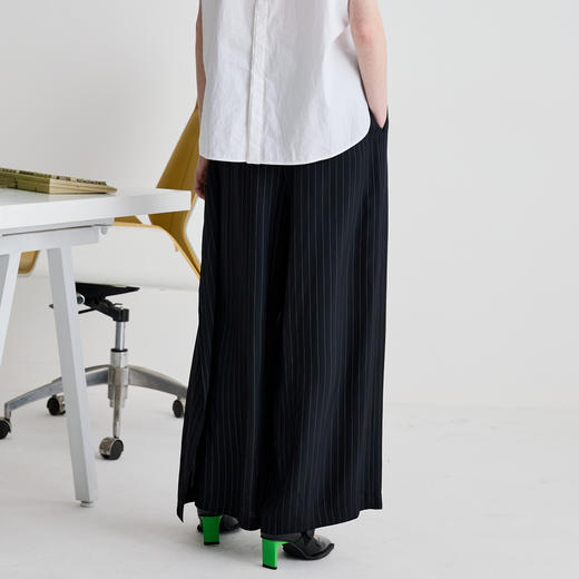 谜底休闲裤女2025夏新品通勤柔软舒适优雅合身阔腿长裤252MK0586 商品图2