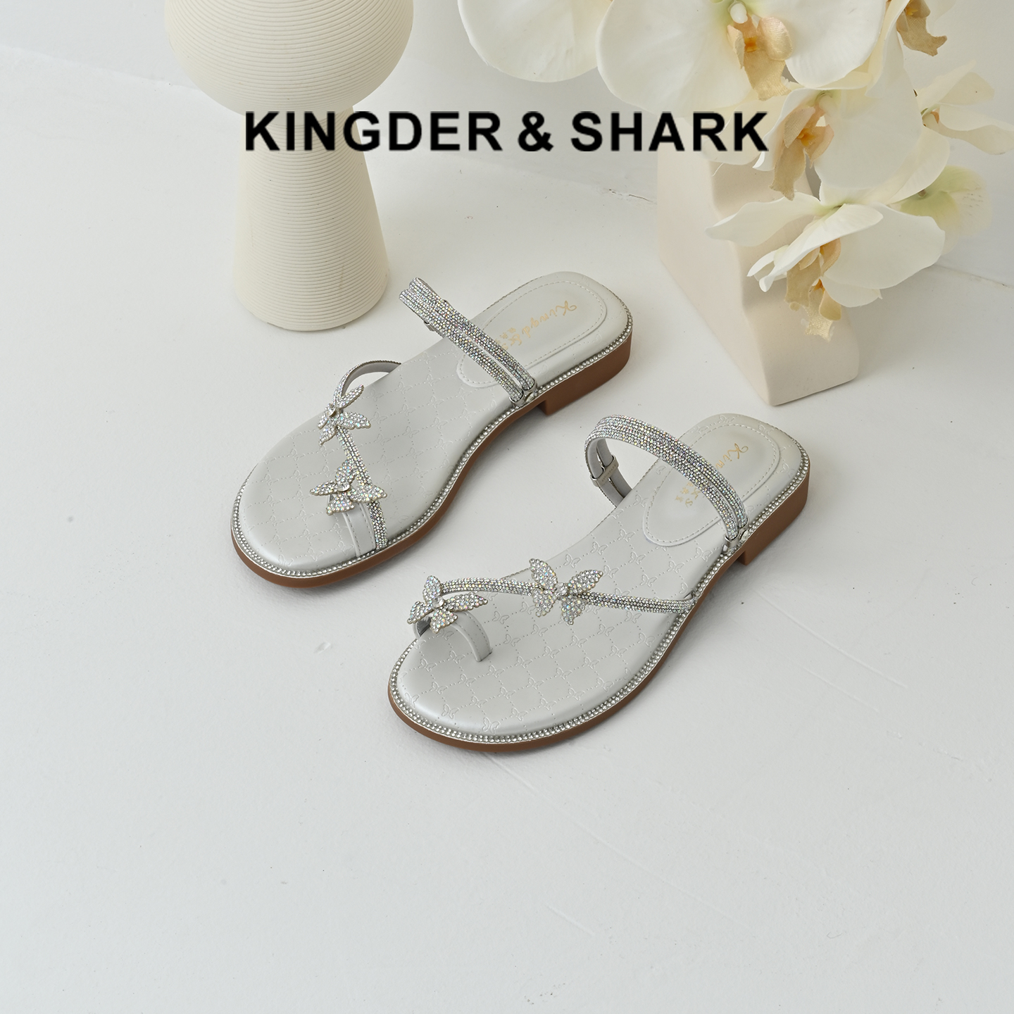 经典鲨2025夏季新品时尚立体蝴蝶结套指气质水钻两穿凉鞋女KW119-529101