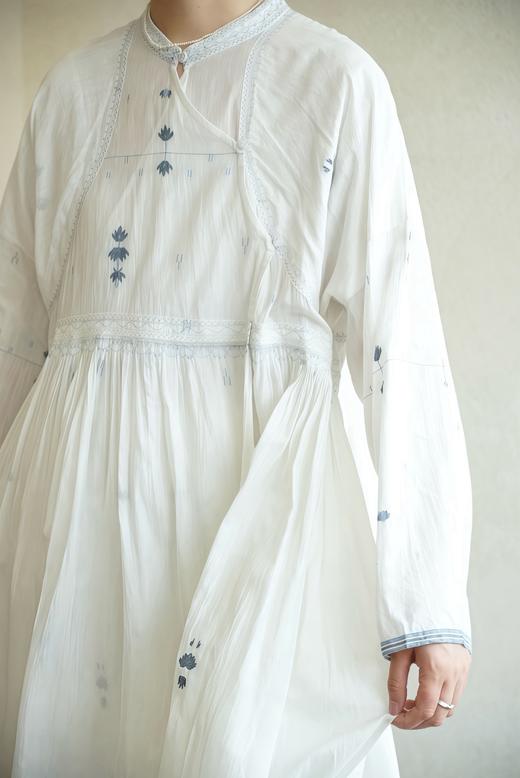 MAKU textiles｜丝棉​​叠盖襟片刺绣连衣裙 商品图2