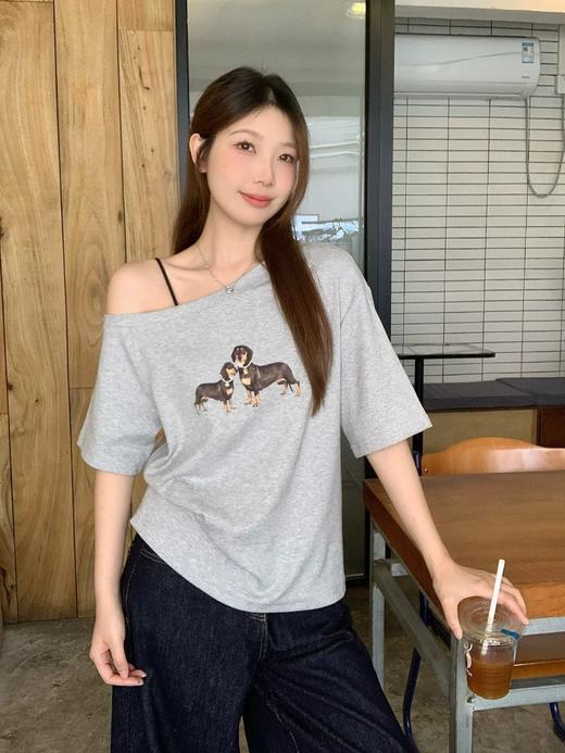 <曾小咸推荐>  珍珠项链腊肠狗斜肩T 日常价99/件 活动价69.99/件！！ 商品图1