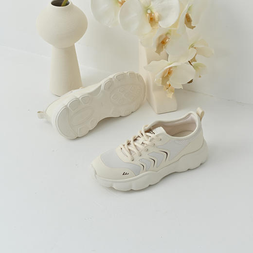 经典鲨2025夏季新品时尚拼色网状透气系带舒适跑步休闲鞋女KW172-529091 商品图2