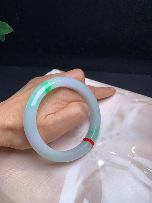 612876，62.5飘阳绿手镯、非常清新秀气，底妆很均匀，二处飘阳绿色 商品图5