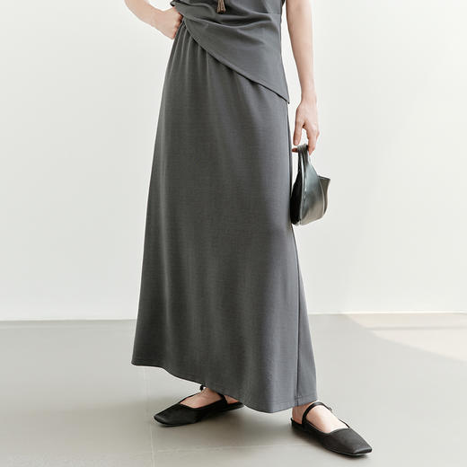 【破价】N°28 夏季2025新款法式设计不规则无袖T恤女 垂感半身裙长款裙子套装895251Z519 商品图3