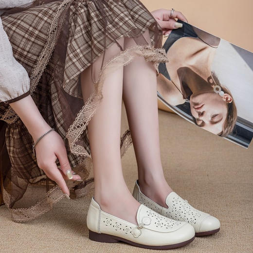 【母亲节礼物 下单送袜子】意大利KAISER 凯撒头层牛皮新中式镂空妈妈鞋 巨软巨好穿！（KS7881款） 商品图6