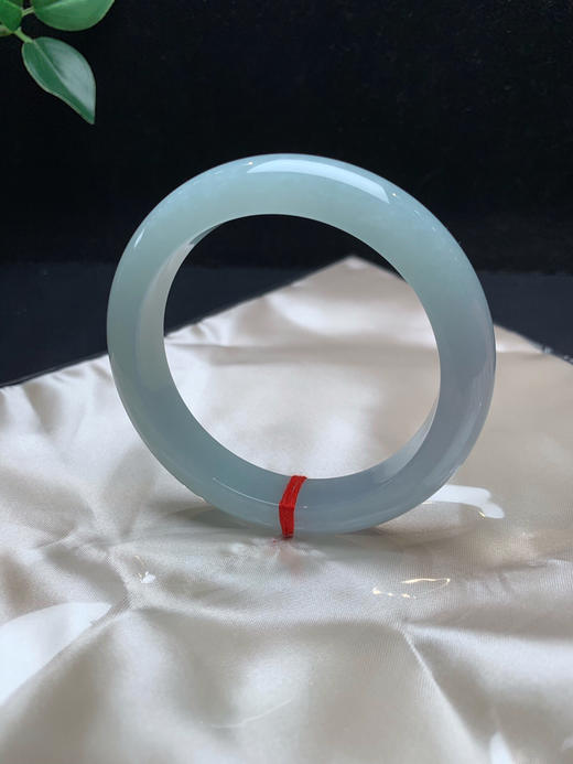 612878，58.8晴绿底手镯 ，大半圈浅绿底，局部带些淡紫，整体干净清新，很秀气 商品图4