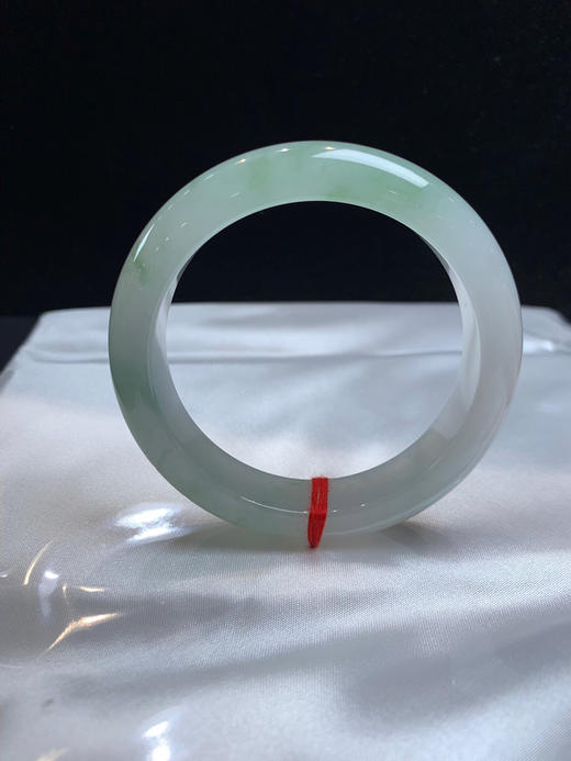 612877，54.5冰飘绿手镯，整体清新干净，飘菠菜绿 条形也不错 ，很均匀 商品图4