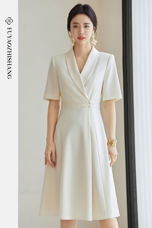 FUYAO扶摇 高级感国风连衣裙女2025新款杏色气质显瘦裙子复古盘扣 商品图5