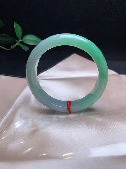 612873，57.8果绿底正圈手镯、大半圈带绿底色，干净清新 商品图4