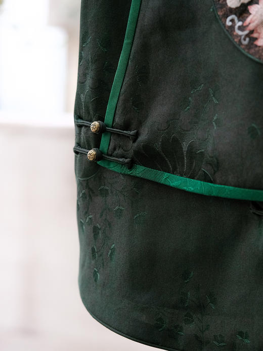 盛唐牡丹 |真丝香云纱手绣偏襟马甲 商品图6