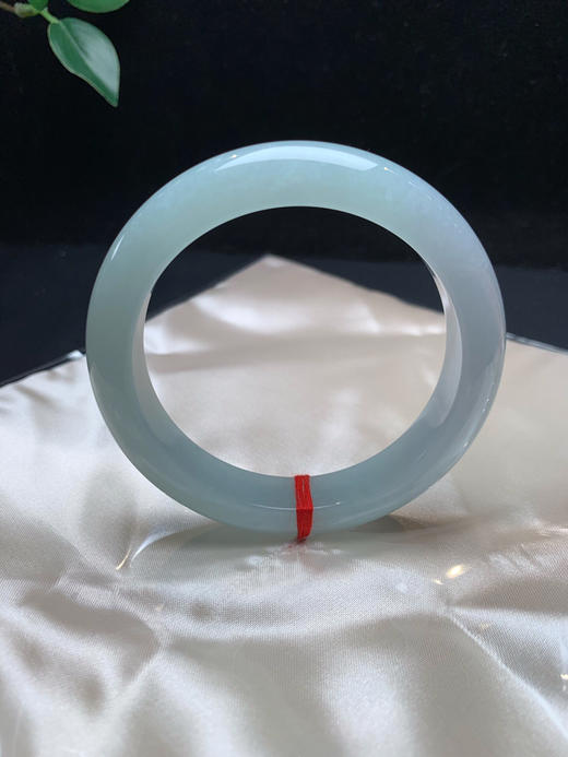 612878，58.8晴绿底手镯 ，大半圈浅绿底，局部带些淡紫，整体干净清新，很秀气 商品图1