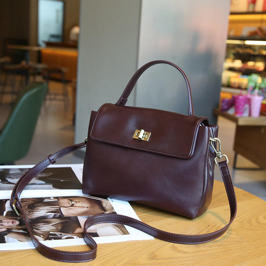 【预售3天】2025新款时尚百搭女包镜面手提方包8805-D 商品图3