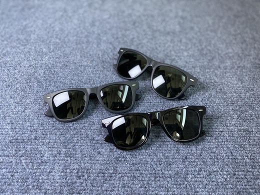 深圳代工厂尾单！ RayBan雷朋 太阳眼镜  发售价格1170元。国内唯一一个雷朋代工厂
正经尾单，无包装 分男女款。
小号女款，大号男款。 商品图4