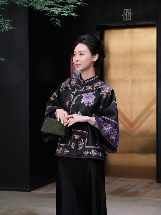 盛唐牡丹| 真丝龟纹香云纱手绣偏襟上衣 商品图1